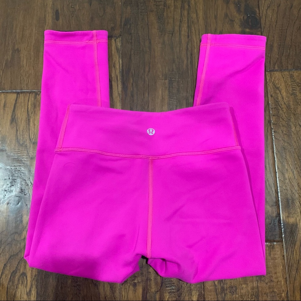 Lululemon reversible size 2 pink/black crop leggings EUC
